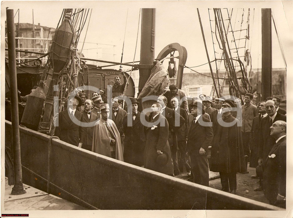 Fotografia d epoca originale 1930 CIVITAVECCHIA Vittorio Emanuele visita gli stabilimenti del pesce  FOTO 1