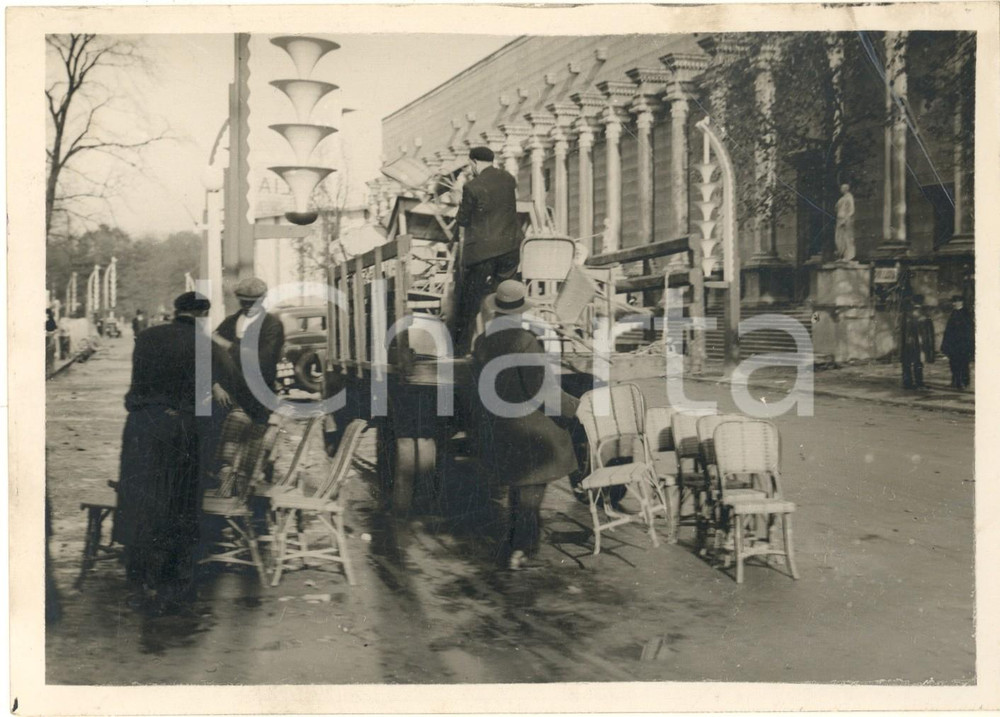 Fotografia d epoca originale 1931 PARIS Fin de l Exposition Coloniale Internationale  Cafés DAMAGED photo 1