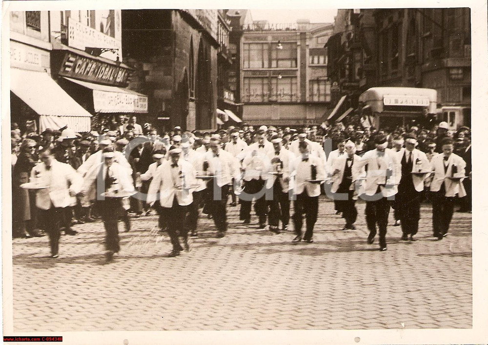 Fotografia d epoca originale 1938 Reims Course au Champagne  Corsa camerieri Photo 1