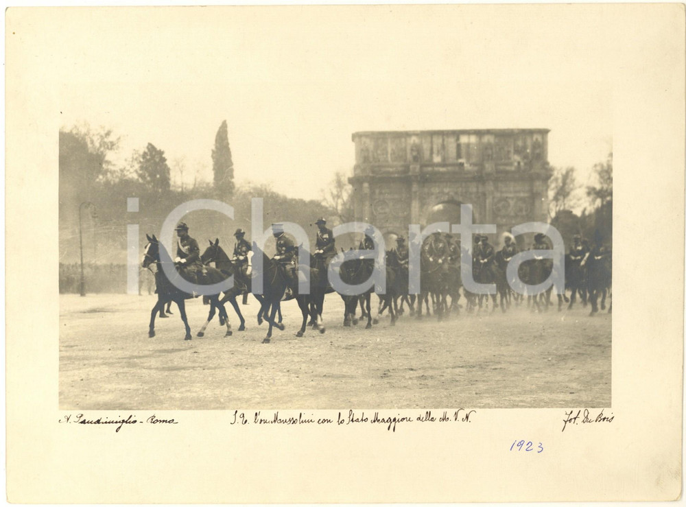 Fotografia d epoca originale 1923 ROMA Arco di Costantino  Mussolini a cavallo con Stato Maggiore MVSN Foto 1