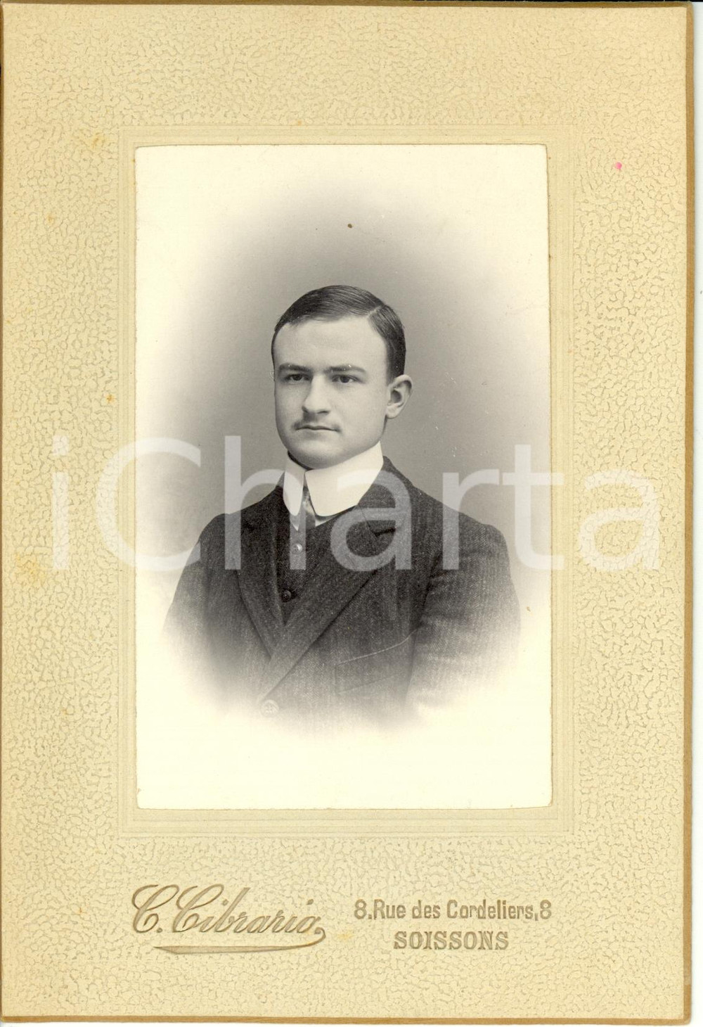 Fotografia d epoca originale 1910 ca SOISSONS F Ritratto di giovane uomo in giacca e camicia Foto CIBRARIO 1