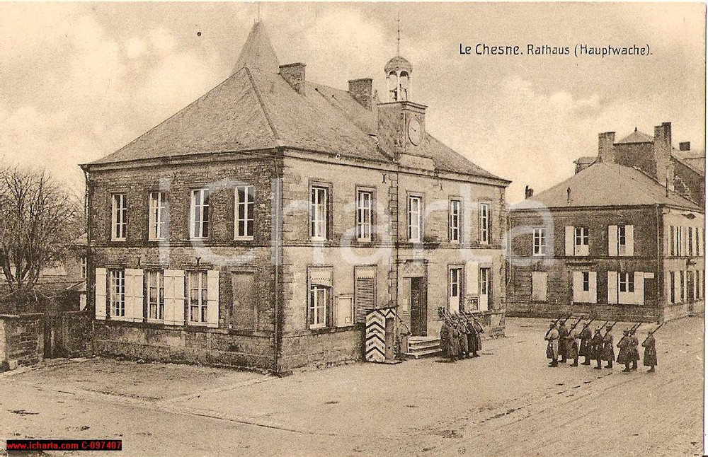 Cartolina originale da collezione 1916 LE CHESNE ARDENNES Municipio con soldati FP VG 1