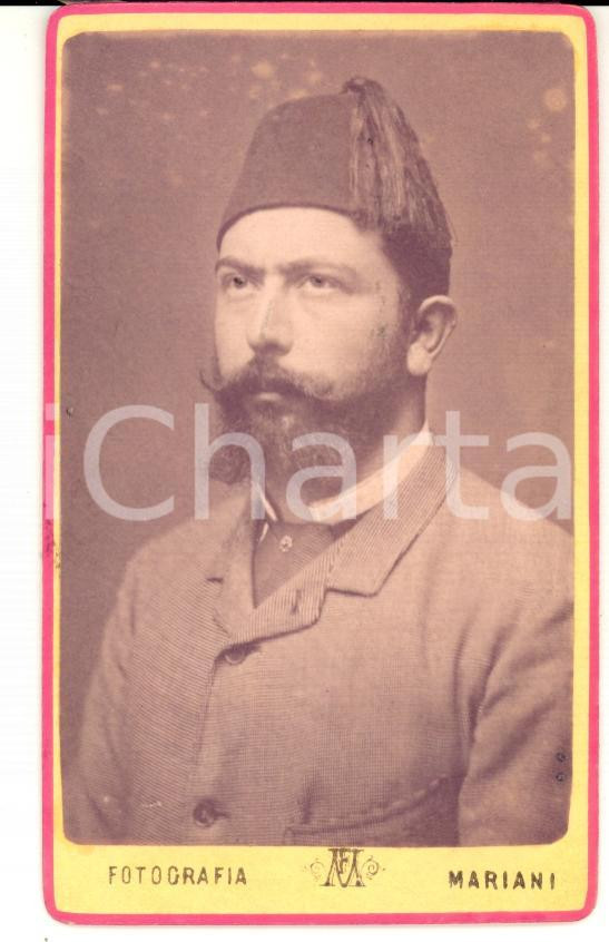 Fotografia d epoca originale 1870 ca LECCO Ritratto di borghese con fez da bersagliere Foto MARIANI 1