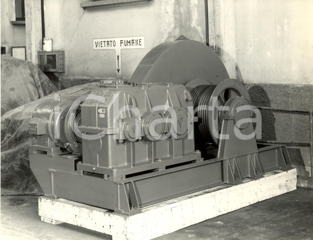 Fotografia d epoca originale 1963 RHO  MILANO Ditta Ing.V.FACHINI Argano ribaltamento cassoni autocarri FOTO 1