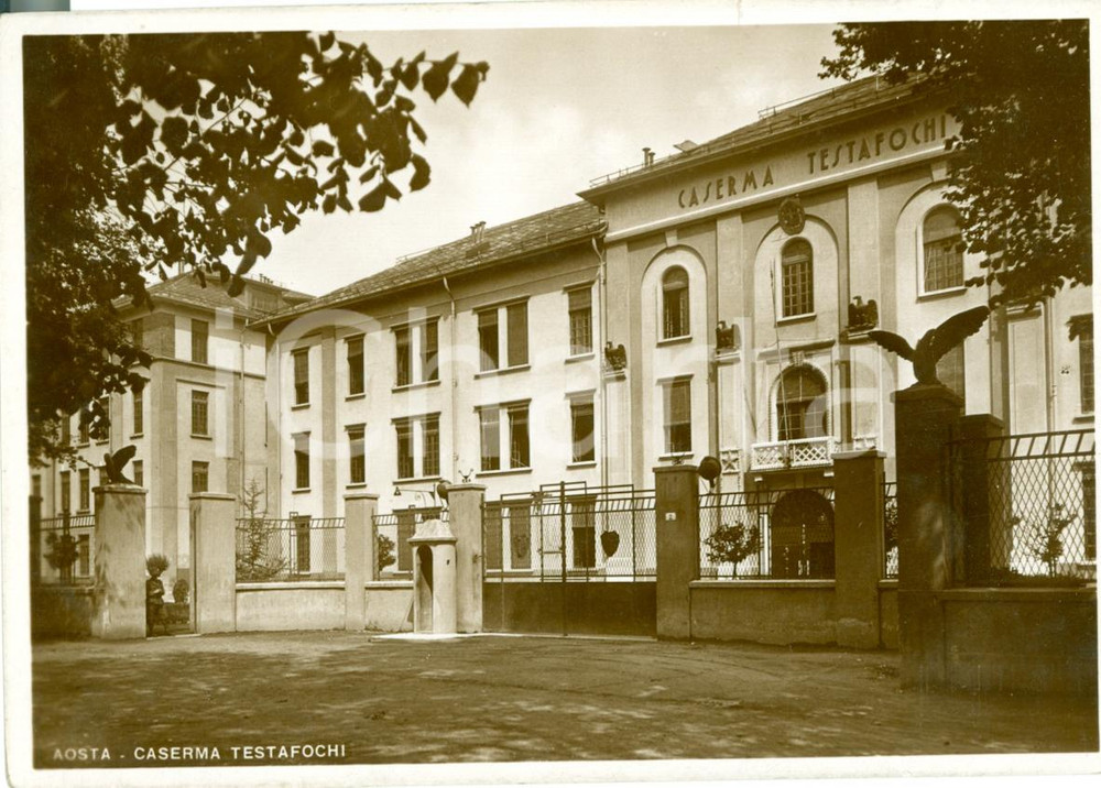 Cartolina originale da collezione 1940 ca AOSTA La caserma TESTAFOCHI Cartolina ANIMATA FG NV 1