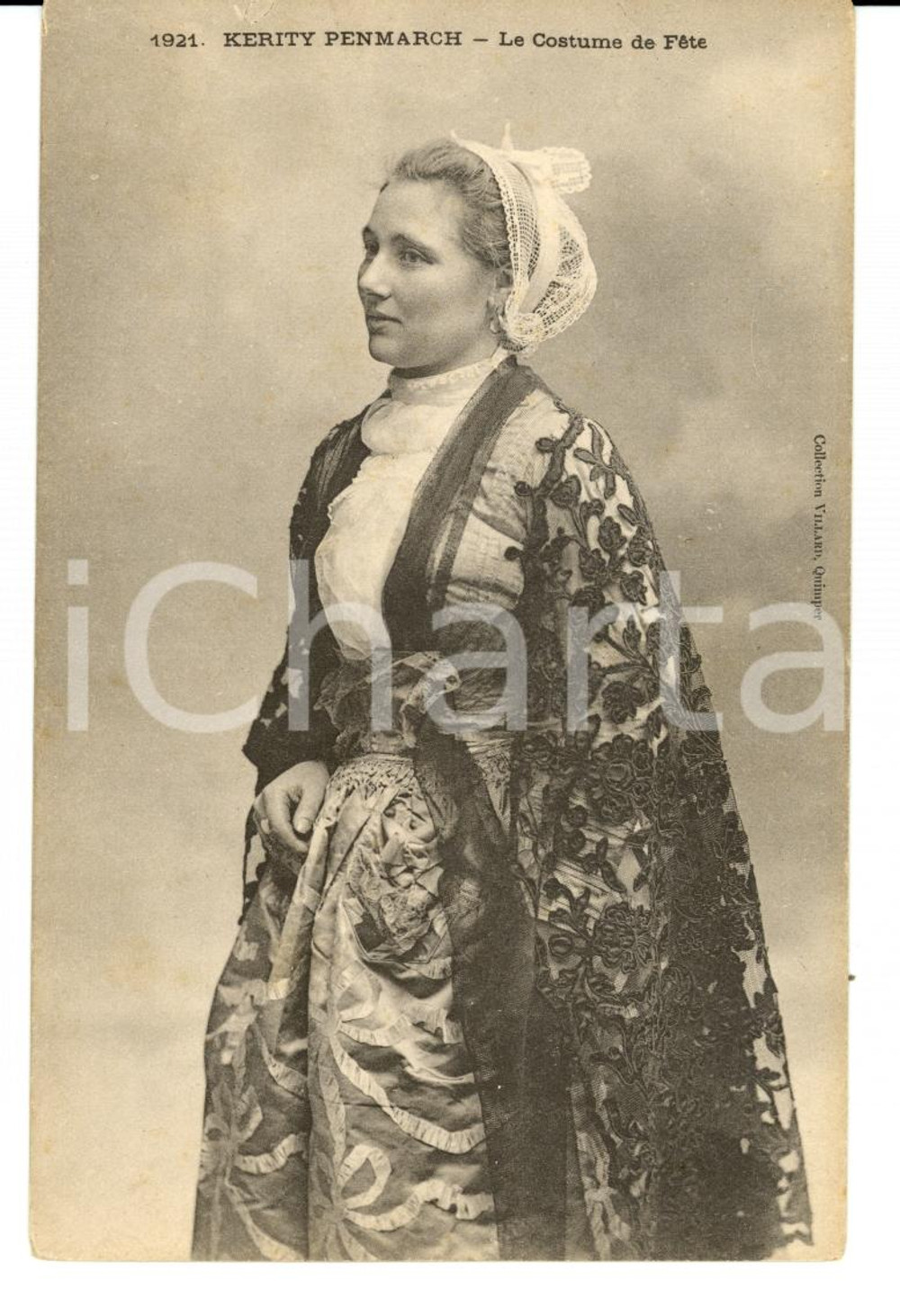 Cartolina originale da collezione 1900 KERITY F COSTUMES BRETONS Femme avec le costume de la fete FP NV 1