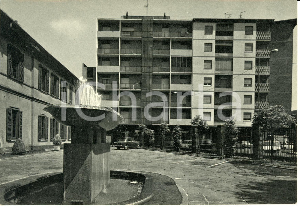 Cartolina originale da collezione 1960 ca SESTO SAN GIOVANNI MI Cortile del COMUNE Cartolina FG NV 1