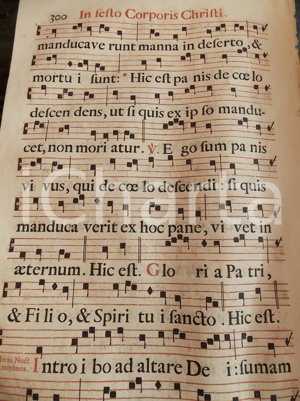 Libro, pubblicazione d epoca 1700 ca ANTIFONARIO ROMANO Pagina canti in rosso e nero CORPUS CHRISTI 1