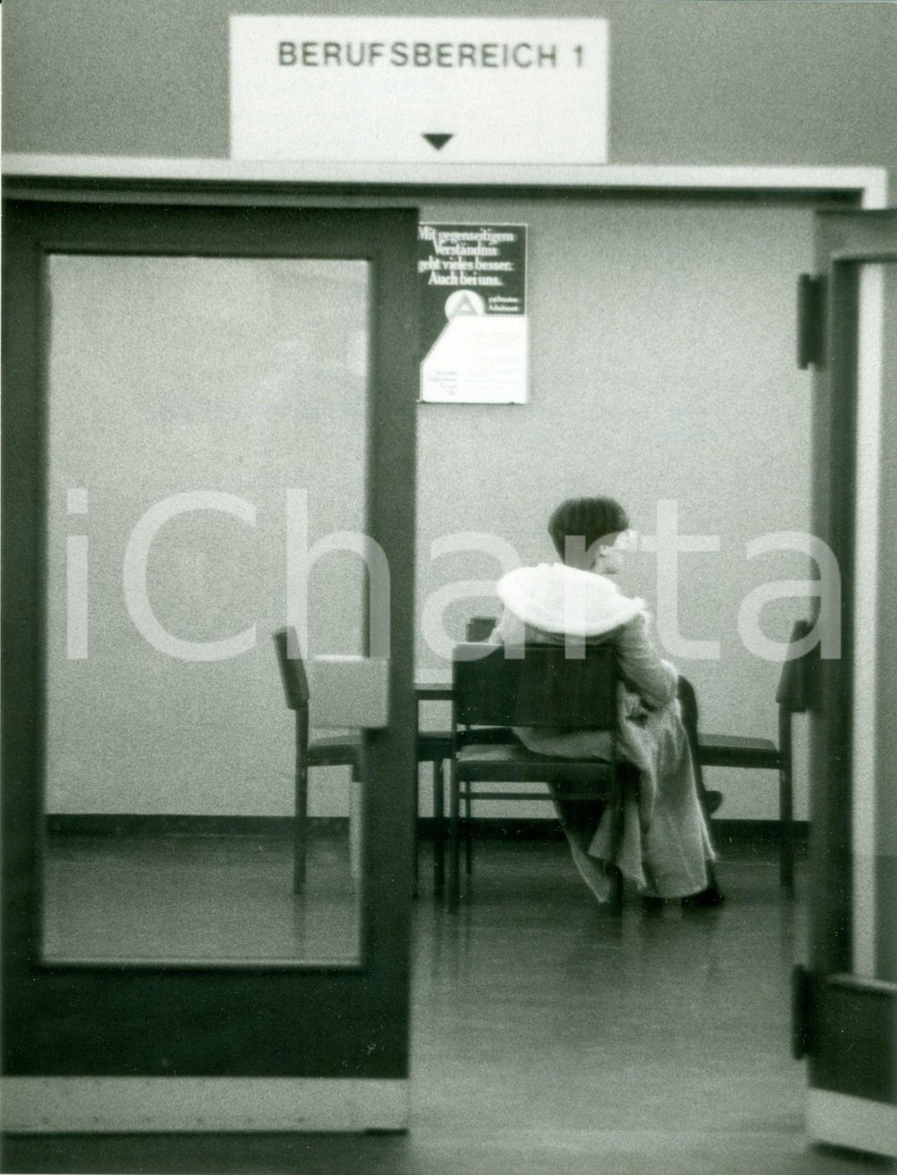 Fotografia d epoca originale 1980 BONN Giovane disoccupato all ufficio di collocamento Fotografia 1