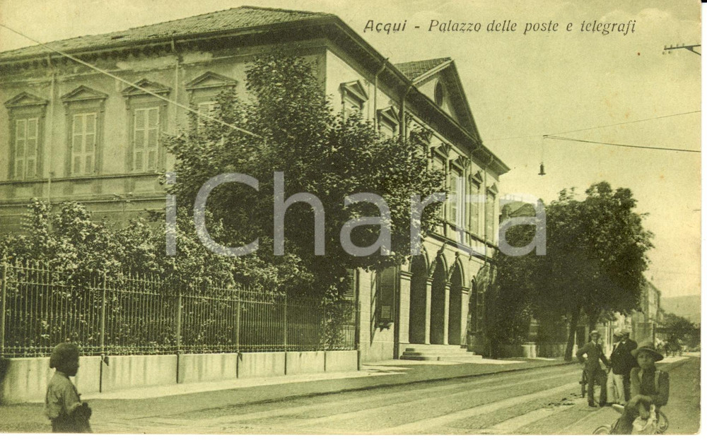 Cartolina originale da collezione 1920 ca ACQUI TERME AL Il palazzo delle poste e telegrafi  ANIMATA FP NV 1