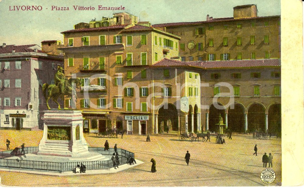 Cartolina originale da collezione 1920 ca LIVORNO Piazza VITTORIO EMANUELE negozio DELIA Cartolina ANIMATA FP NV 1