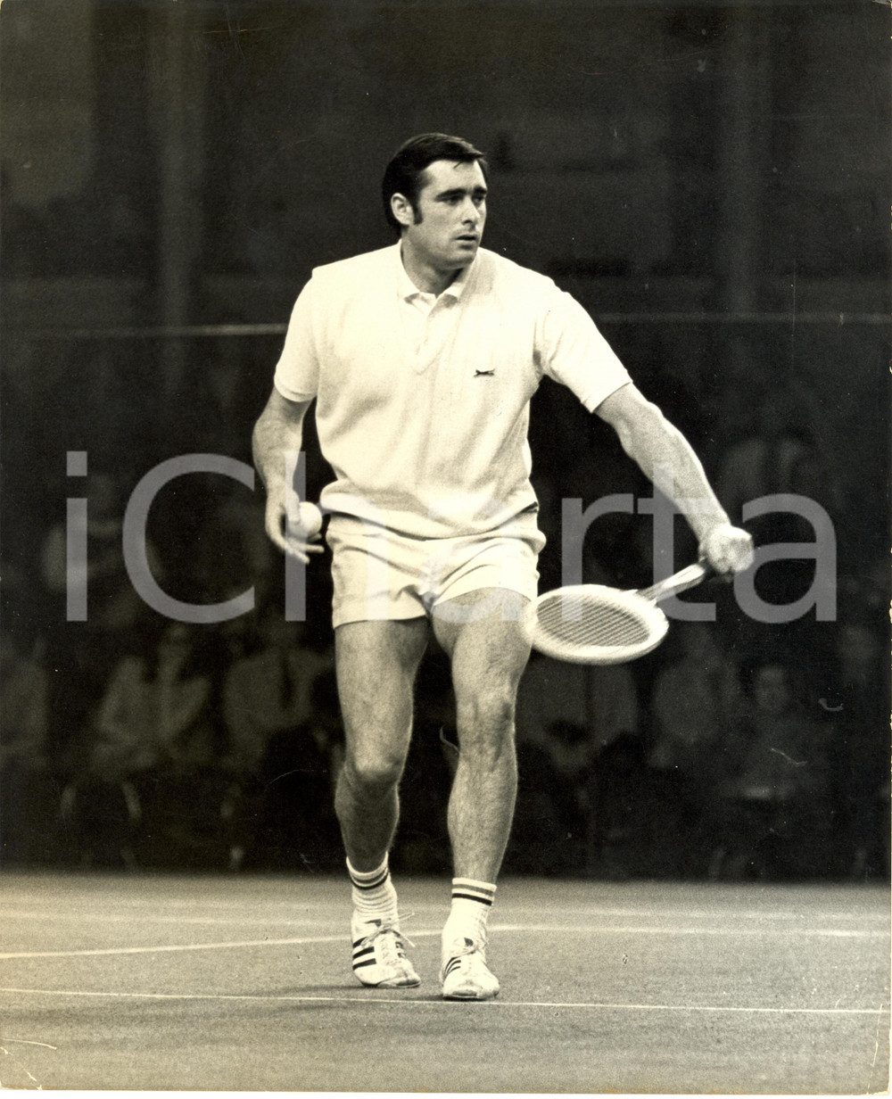Fotografia d epoca originale 1975 ca LONDON Tennis Roger TAYLOR durante un match Fotografia 1