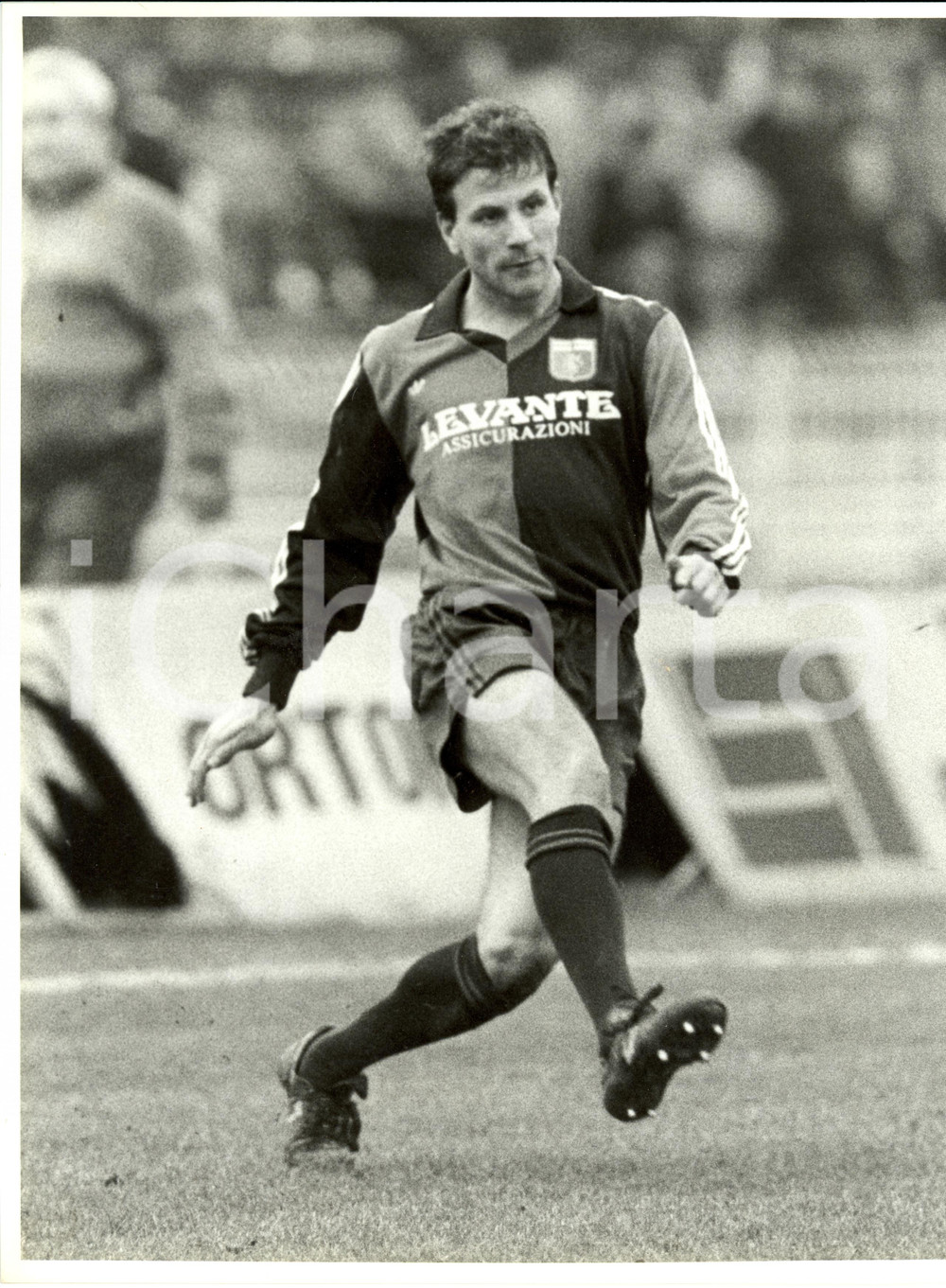 Fotografia d epoca originale 198687 ITALIA Calcio GENOA Francesco MILETI Assicurazioni LEVANTE Foto 22 x 29 1