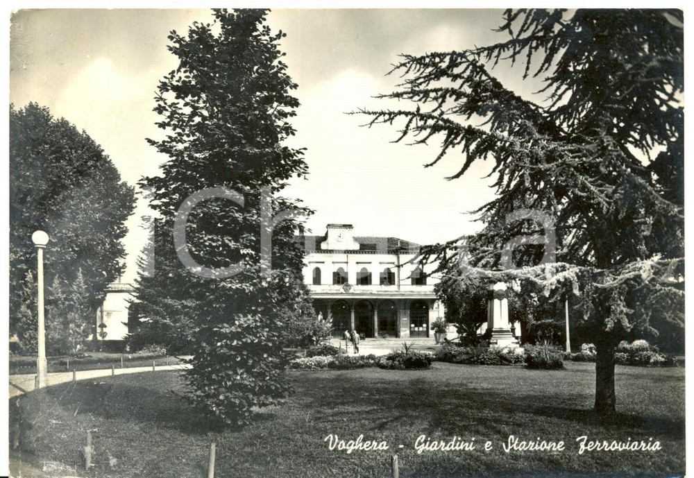 Cartolina originale da collezione 1953 VOGHERA PV Giardini della Stazione ferroviaria Cartolina FG VG ANIMATA 1