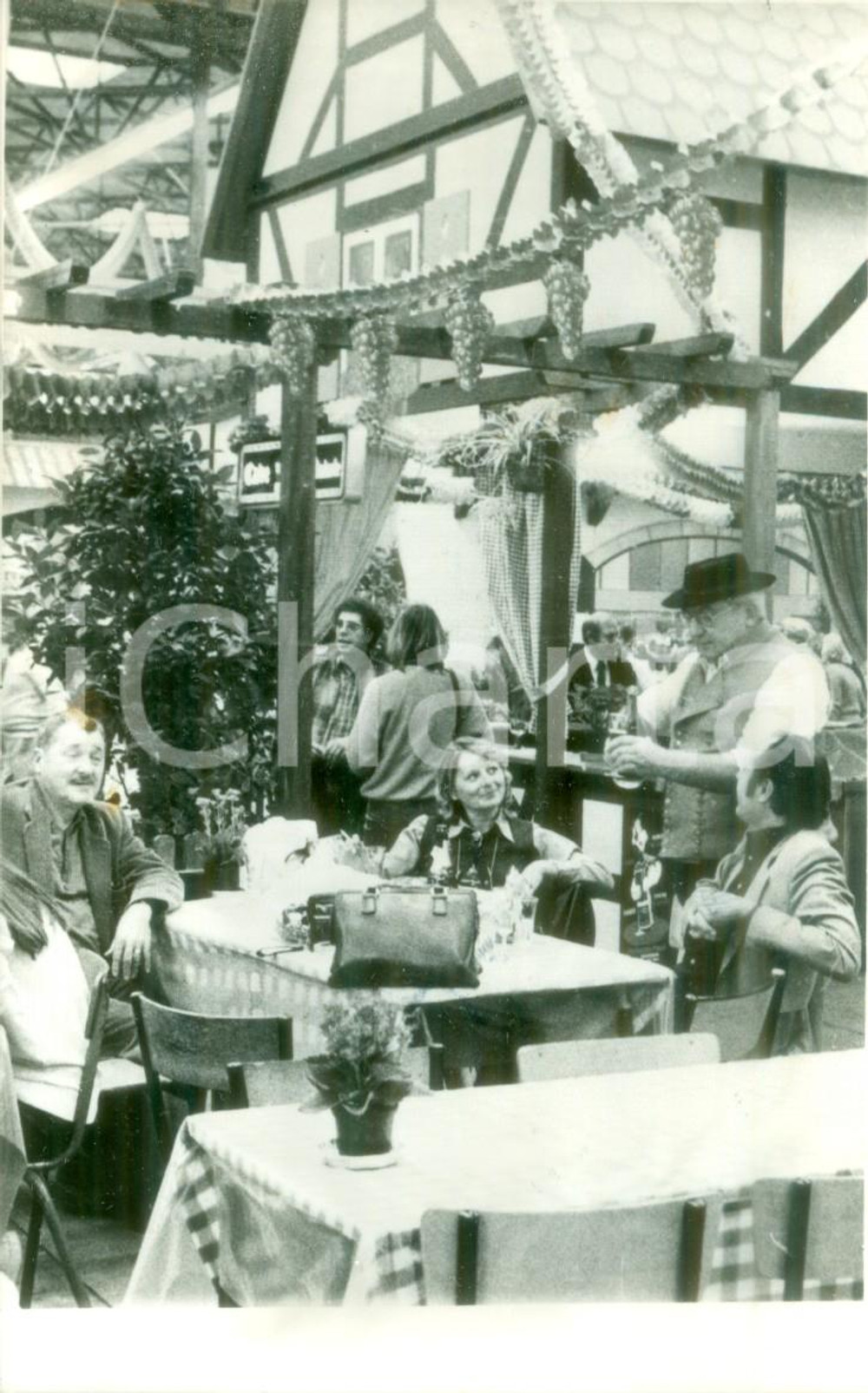 Fotografia d epoca originale 1984 MULHOUSE F Osteria in costume alle JournÃ©es d Octobre Fotografia 1