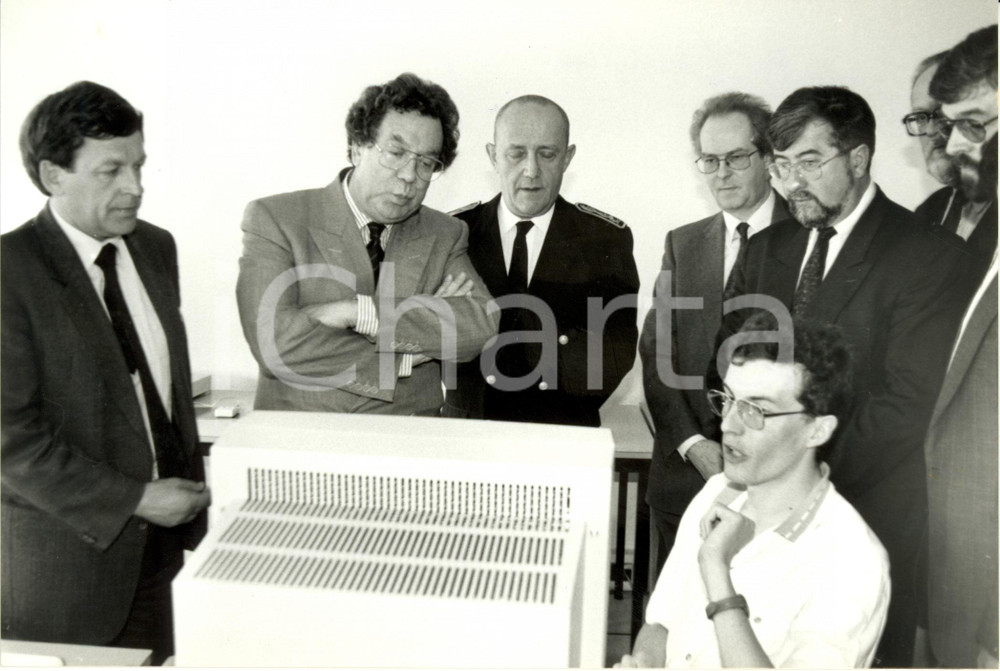 Fotografia d epoca originale 1990 ALSACE F Robert CHAPUIS  in visita all UniversitÃ  Fotografia 17 x 12 cm 1