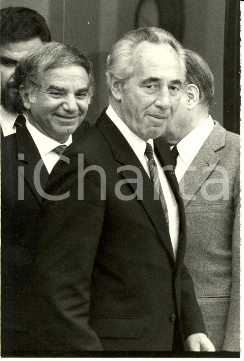 Fotografia d epoca originale 1986 PARIS Shimon PERES e Ovadia SOFER ambasciatore lasciano l ELISEO Foto AGIP 1
