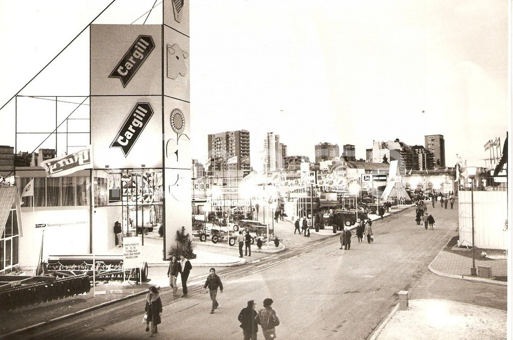 Fotografia d epoca originale 1983 BUENOS AIRES ExposiciÃ³n Rural ARGENTINA Padiglione CARGILL Foto DANNEGGIATA 1