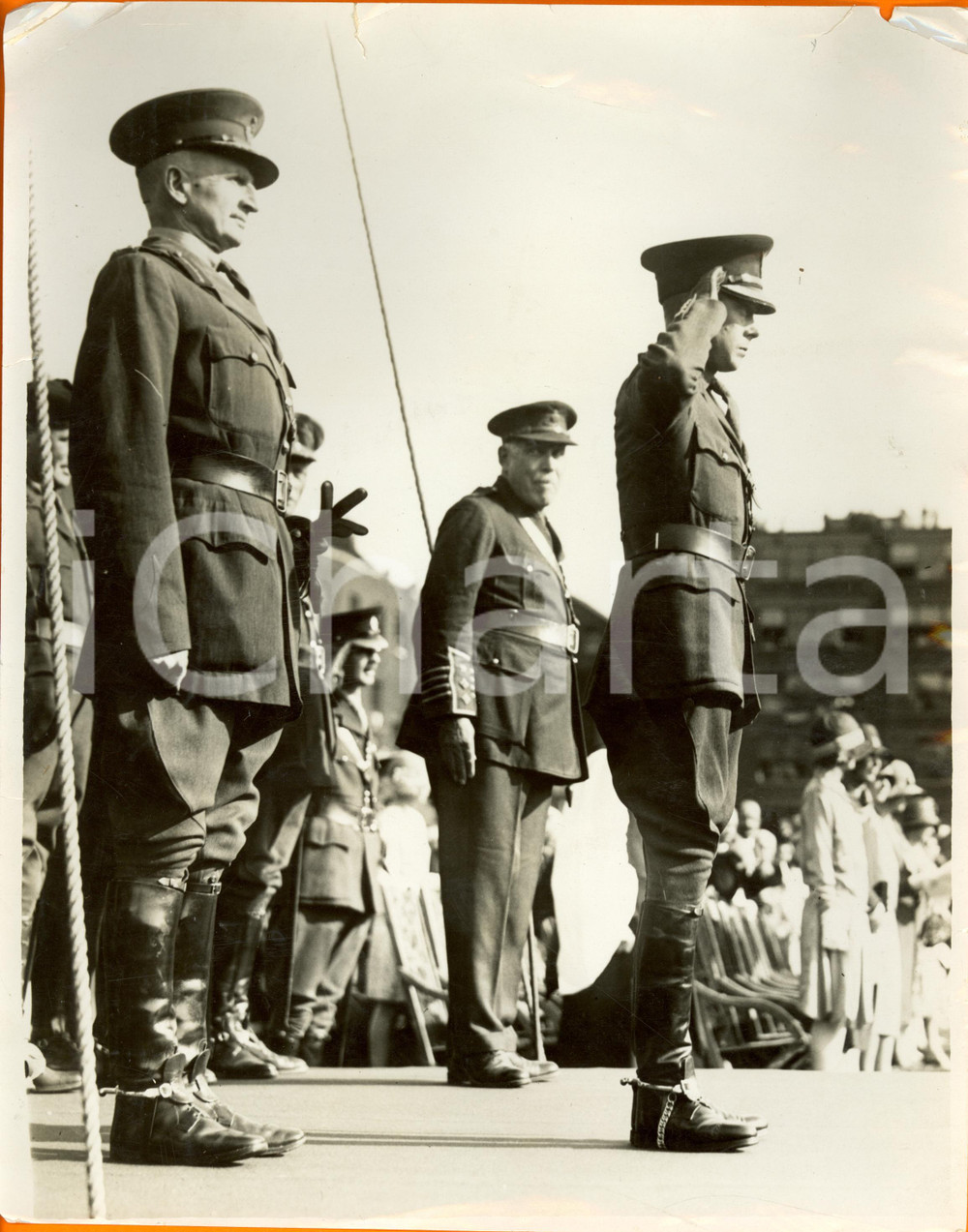 Fotografia d epoca originale 1930 ca LONDON UK Prince of WALES saluting colours ARMOURY House DAMAGED Photo 1