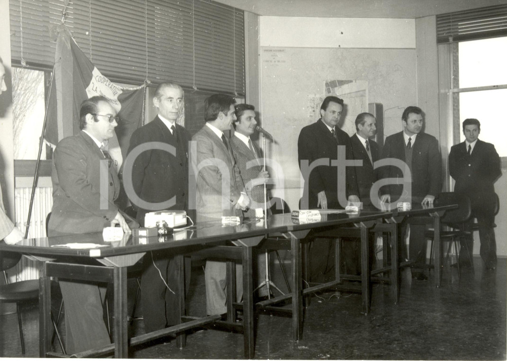 Fotografia d epoca originale 1965 ca MILANO LA SOLIDARIETA  Cooperativa ACLI Comitato centrale CINZANO Foto 1