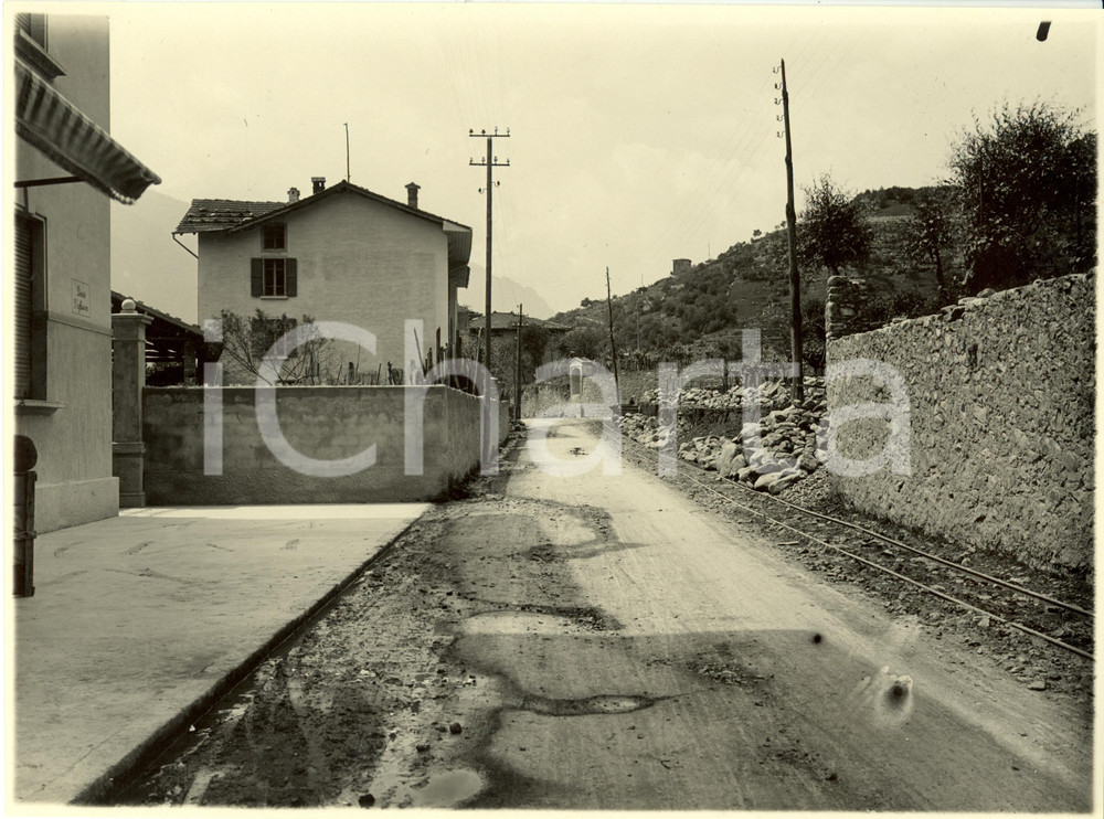 Fotografia d epoca originale 1932 BERGAMO Strada Statale nÂ°42 del TONALE e della MENDOLA tra le case Foto 1