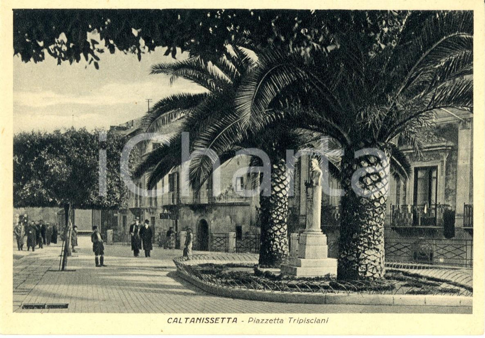 Cartolina originale da collezione 1942 CALTANISSETTA Passanti in piazzetta Michele TRIPISCIANO ANIMATA FG VG 1