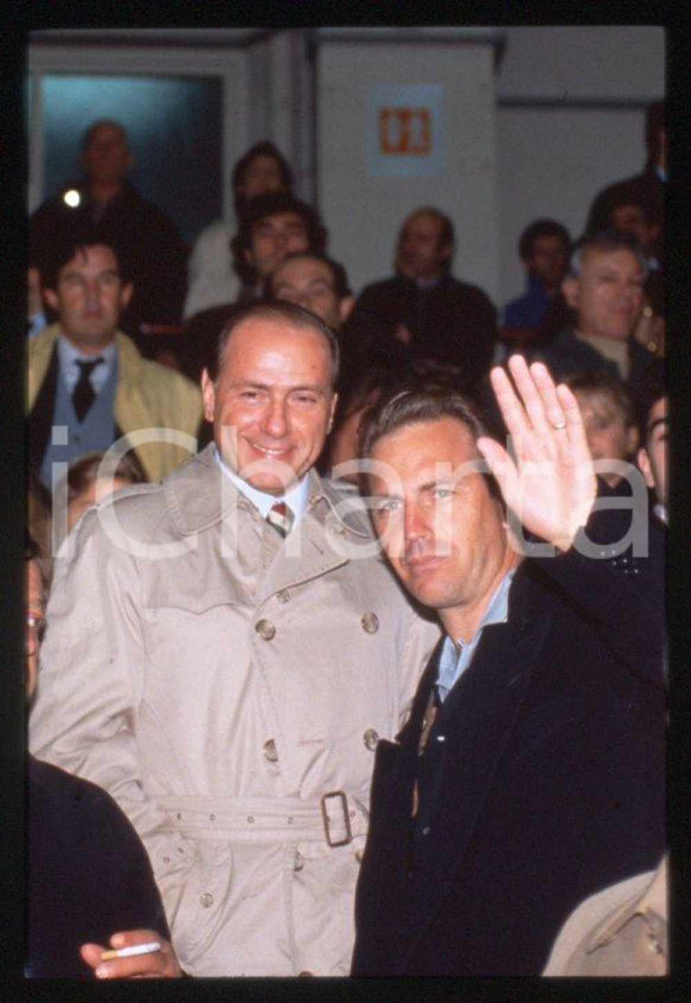Fotografia d epoca originale Silvio BERLUSCONI Kevin COSTNER  MILANO 1993 35 mm vintage slide 5 1