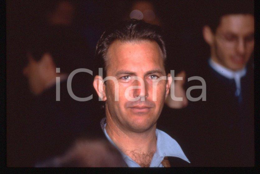 Fotografia d epoca originale Kevin COSTNER  MILANO 1993  Ritratto 35 mm vintage slide 11 1