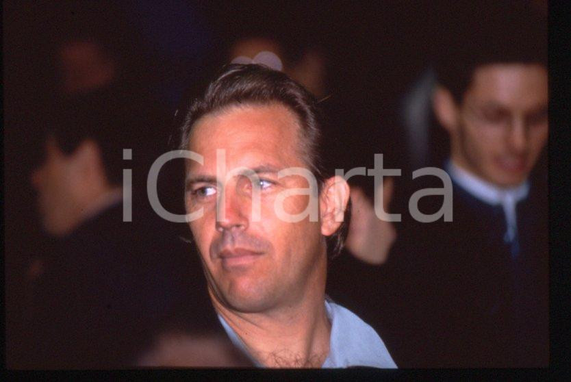 Fotografia d epoca originale Kevin COSTNER  MILANO 1993  Ritratto 35 mm vintage slide 12 1