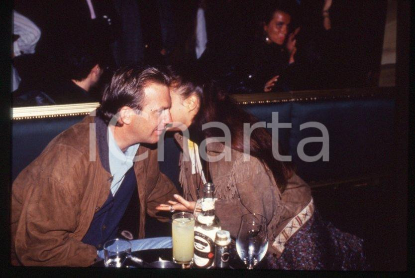 Fotografia d epoca originale Kevin COSTNER Rosita CELENTANO  MILANO 1993  Ritratto 35 mm vintage slide 4 1