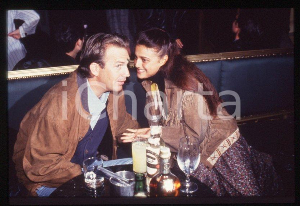 Fotografia d epoca originale Kevin COSTNER Rosita CELENTANO  MILANO 1993  Ritratto 35 mm vintage slide 6 1