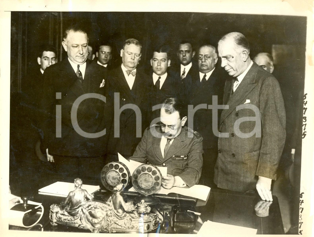 Fotografia d epoca originale 1930 BUENOS AIRES Presidente JosÃ© Francisco URIBURU legge discorso alla radio 1