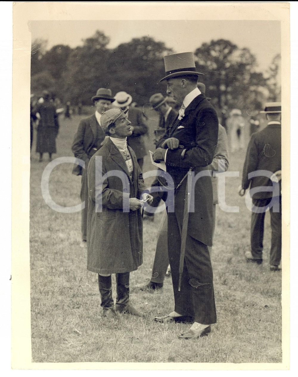 Fotografia d epoca originale 1930 ca EPSOM UK Oaks Day  Lord Gerald LASCELLES with jockey Steve DONOGHUE 1