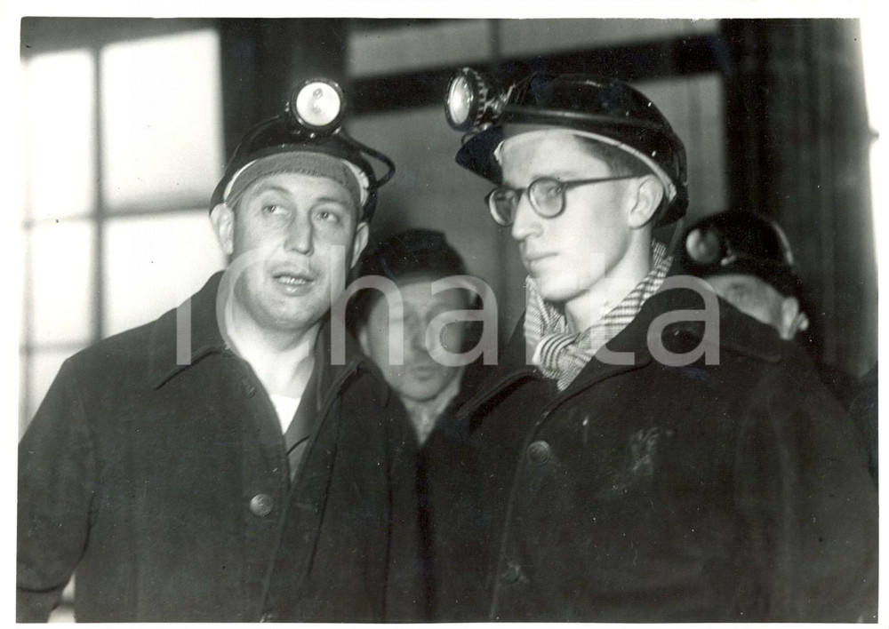 Fotografia d epoca originale 1960 ca GENK B Re BALDOVINO con i minatori alla miniera di carbone WATERSCHEI 1