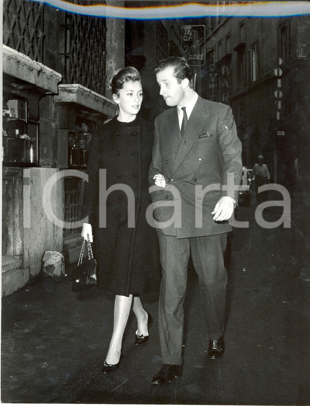 1960 ca ROMA Alberto di LIEGI Paola RUFFO DI CALABRIA passeggiata in centro