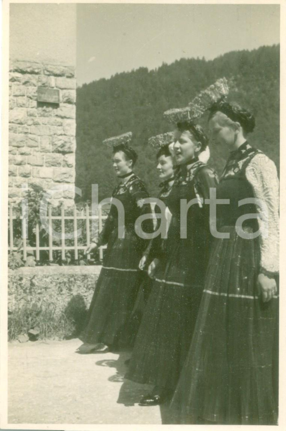 Fotografia d epoca originale 1934 BEZAU AUSTRIA Giovani ragazze in costume tipico Fotografia 1