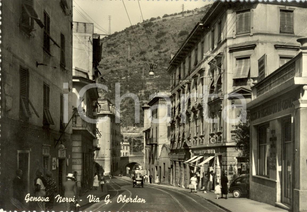 Cartolina originale da collezione 1950 ca GENOVA NERVI Auto e passanti in Via Guglielmo OBERDAN Cartolina FG NV 1