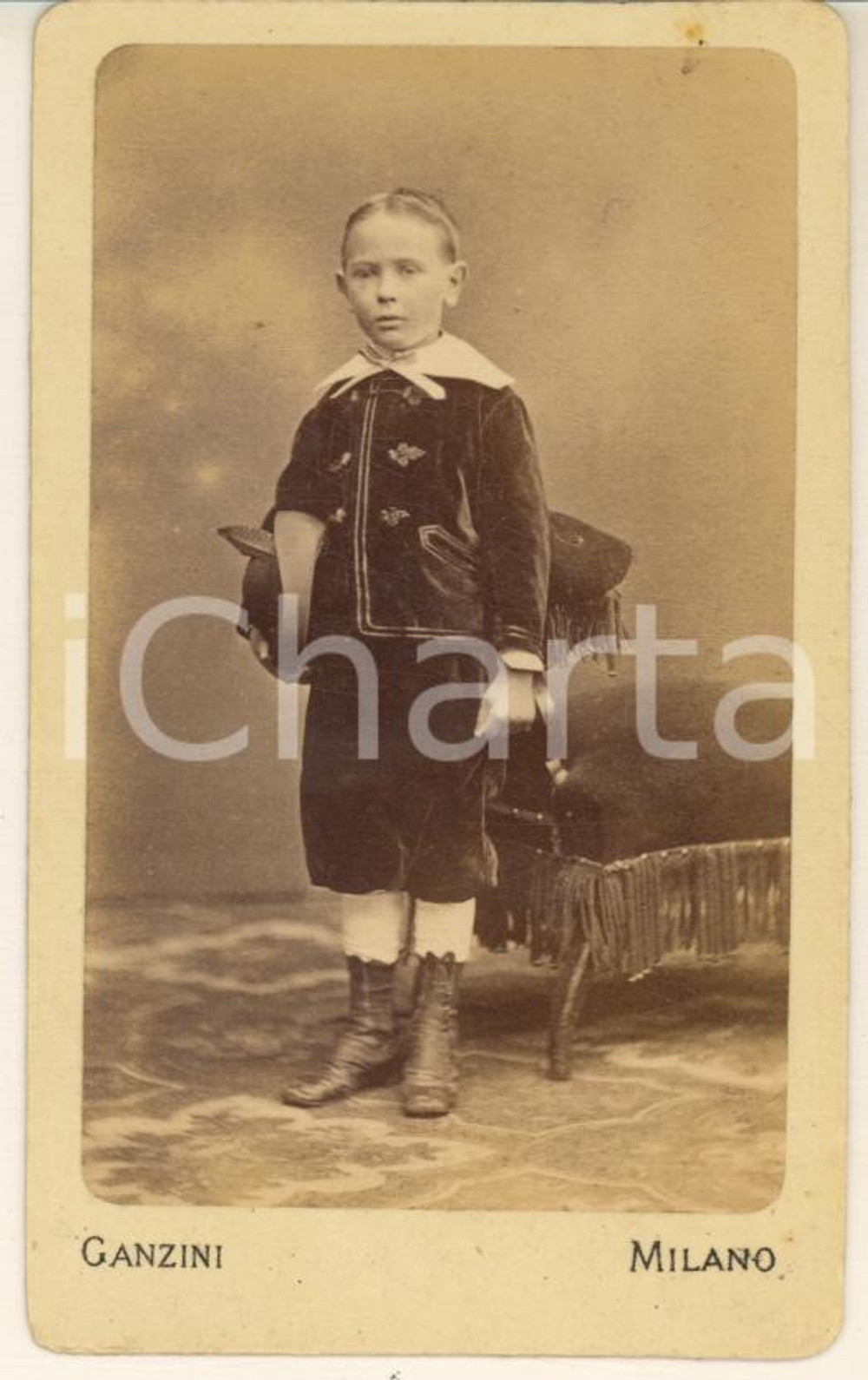 Fotografia d epoca originale 1880 ca MILANO Bambino in abito di velluto  Foto GANZINI & GABRIEL  CDV 1