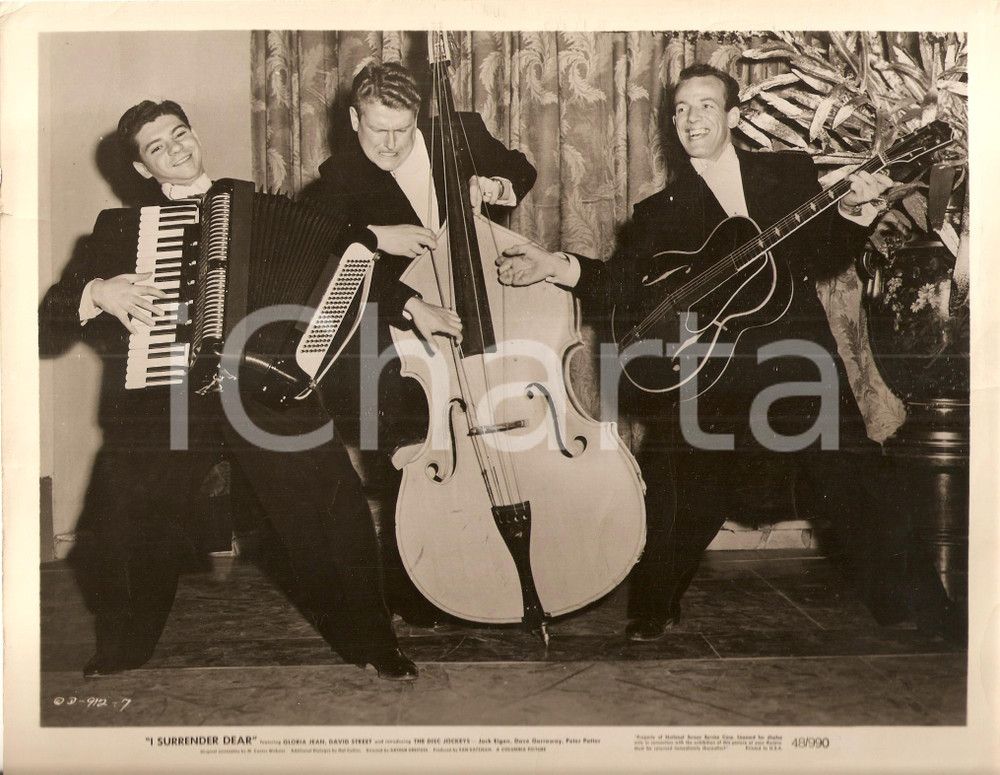 Fotografia d epoca originale 1948 I SURRENDER DEAR Musicisti tirano corde del contrabbasso Foto 1