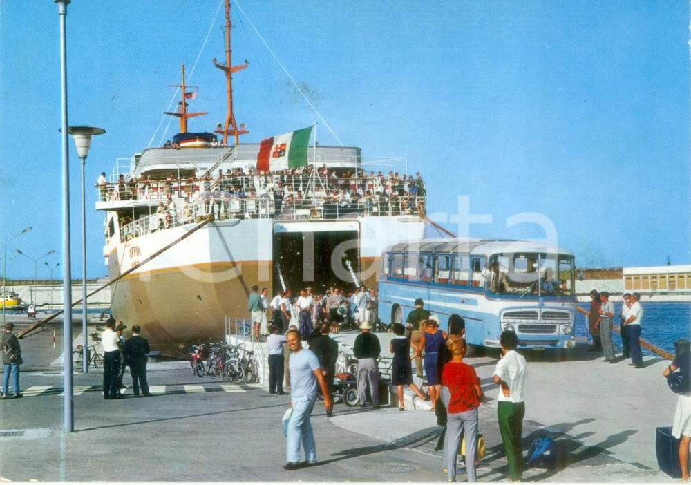Cartolina originale da collezione 1965 BRINDISI SocietÃ  Navigazione ADRIATICA Traghetto APPIA per GRECIA autobus 1