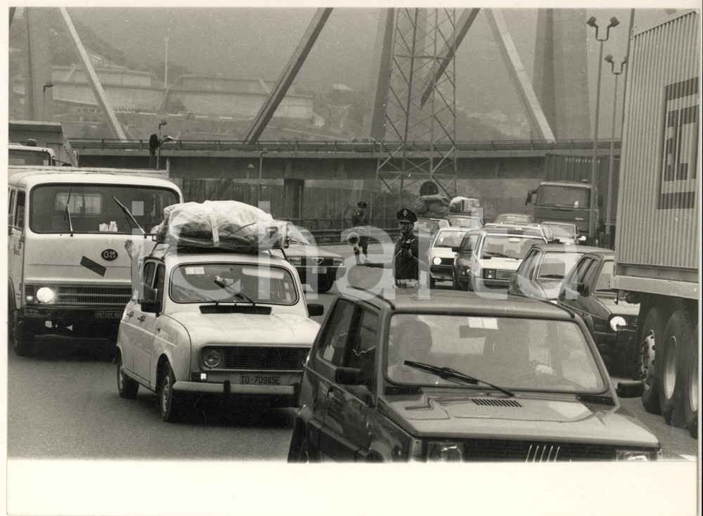 Fotografia d epoca originale 1987 GENOVA  CORNIGLIANO Vigilie dirige il traffico del PONTE MORANDI Foto 1