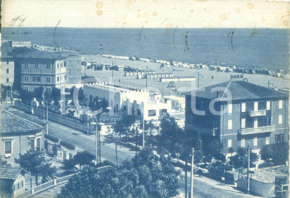 Cartolina originale da collezione 1953 RIMINI Panorama della spiaggia con alberghi Cartolina FG VG 1