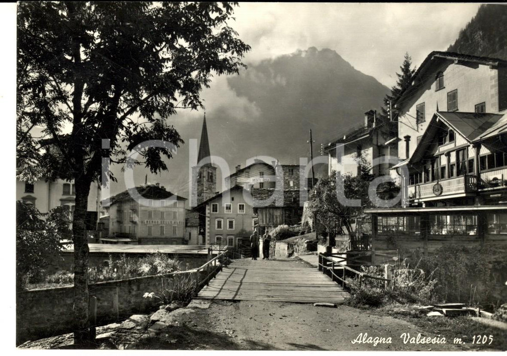 Cartolina originale da collezione 1957 ALAGNA VALSESIA Ingresso del paese e ALBERGO DELLE ALPI Cartolina FG VG 1