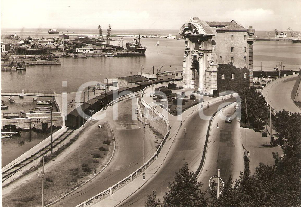 Cartolina originale da collezione 1953 ANCONA Porta Pia e panorama del porto Cartolina FG VG 1