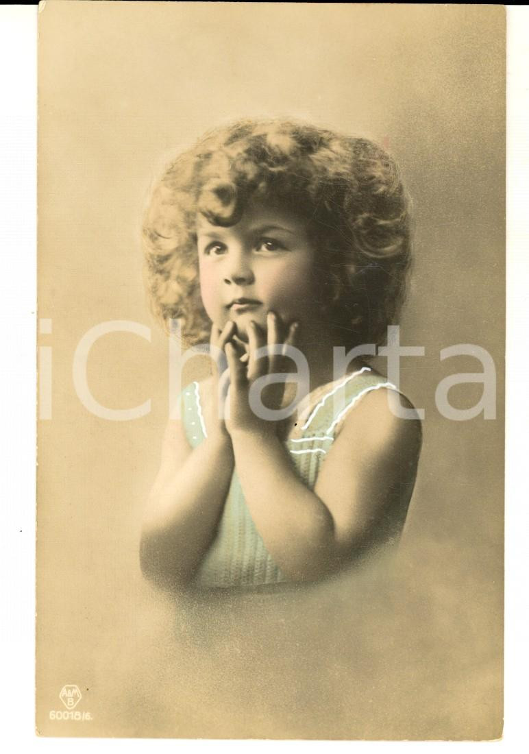 Cartolina originale da collezione 1910 COSTUMI Una bambina pensierosa Cartolina VINTAGE ritocchi a mano FP 1