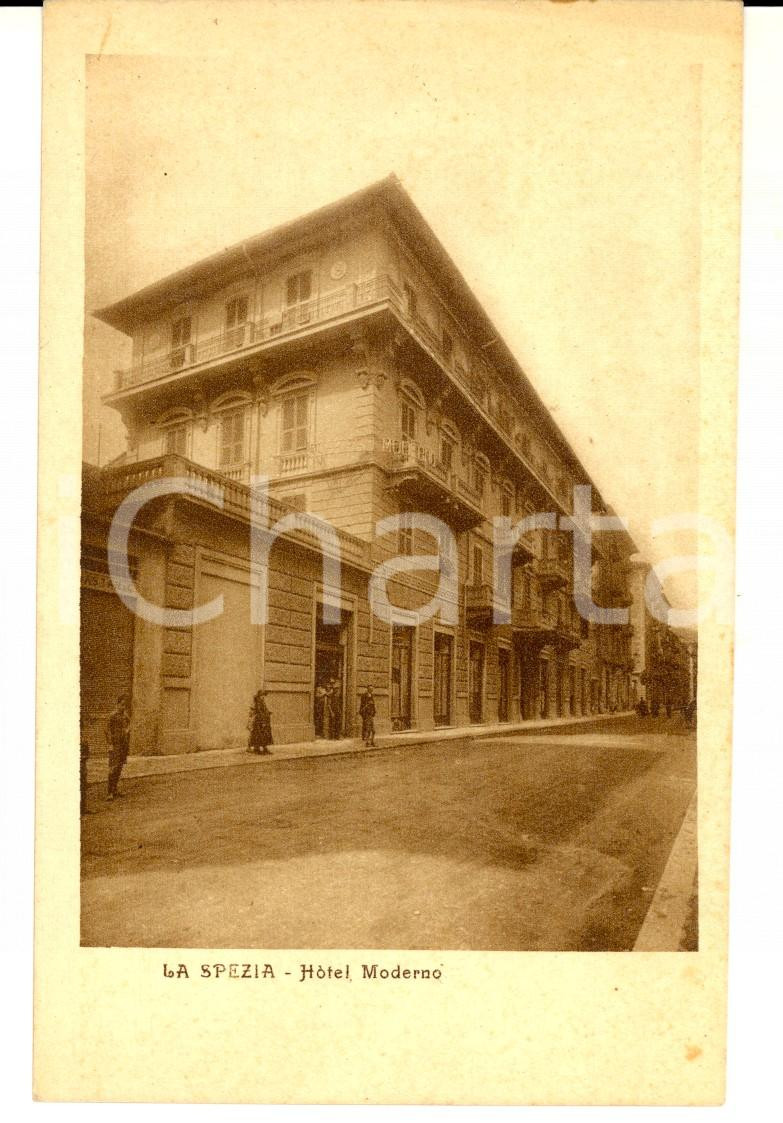 Cartolina originale da collezione 1930 ca LA SPEZIA Facciata dell Hotel MODERNO Cartolina ANIMATA FP NV 1