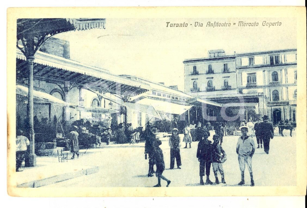 Cartolina originale da collezione 1919 TARANTO Via Anfiteatro  Mercato Coperto Cartolina ANIMATA bambini FP 1