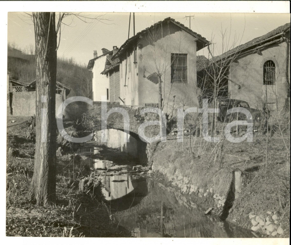 Fotografia d epoca originale 1950 ca AREA DI LECCO Veduta di campagna con cascine Foto artistica 22x18 cm 1
