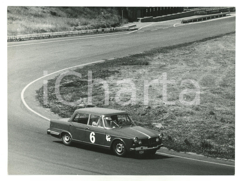 Fotografia d epoca originale 1964 GENOVA 6 MOBIL ECONOMY RUN Alfa Romeo GIULIA in curva JOLLY CLUB Rally 1