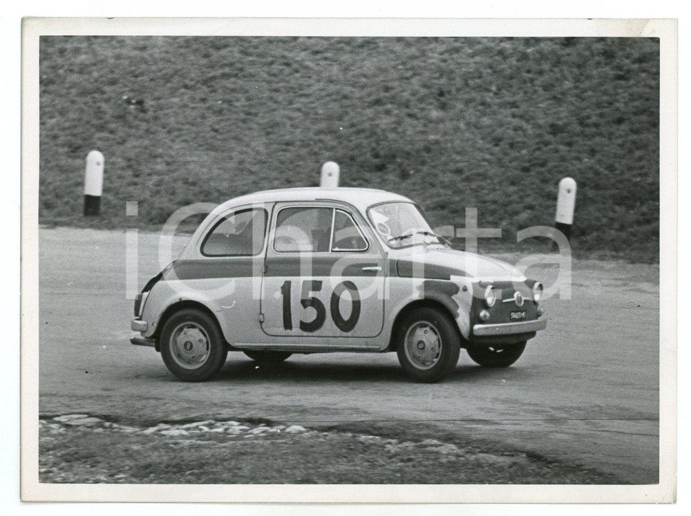 Fotografia d epoca originale 1965 ca FIAT 500 durante gara di RALLY  Fotografia JOLLY CLUB 1